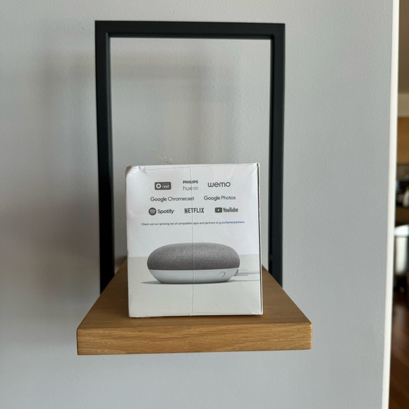 Google Home Mini-NWT - Picture 4 of 4